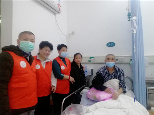 湖南郴州：爱心帮扶 救助贫困家庭