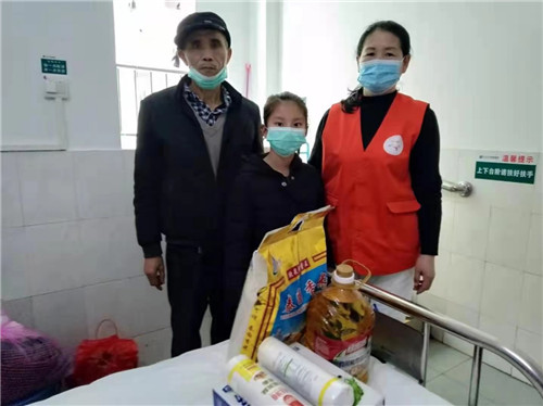 湖南郴州：爱心帮扶 救助贫困家庭