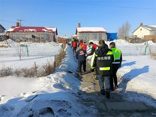 海伦市新联会救援服务队、小葵花校园志愿者开展冬日送温暖活动