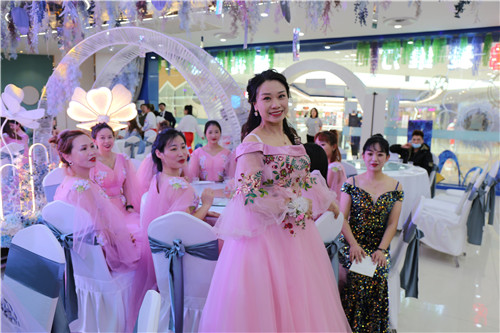 吉林李玲教育集团举办庆祝国际三八妇女节《女王驾到》特别节目