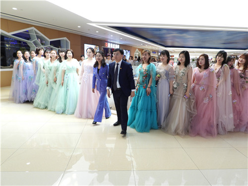 吉林李玲教育集团举办庆祝国际三八妇女节《女王驾到》特别节目