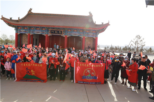 宁夏吴忠市兄弟户外运动协会举行“庆建党，黄河楼徒步大赛”