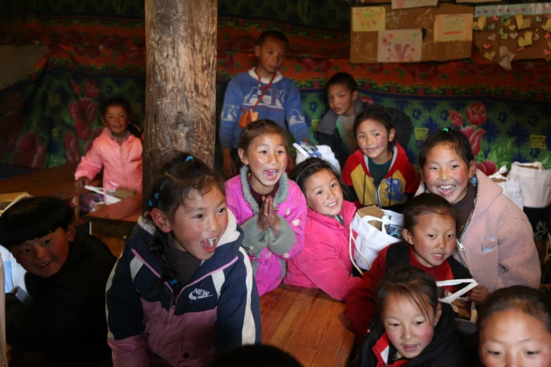 为乡村教育撑起希望 走进甘孜藏区