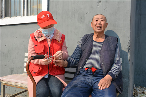 黑龙江省安达市弘宇文化家庭和谐促进会开展爱老助老活动